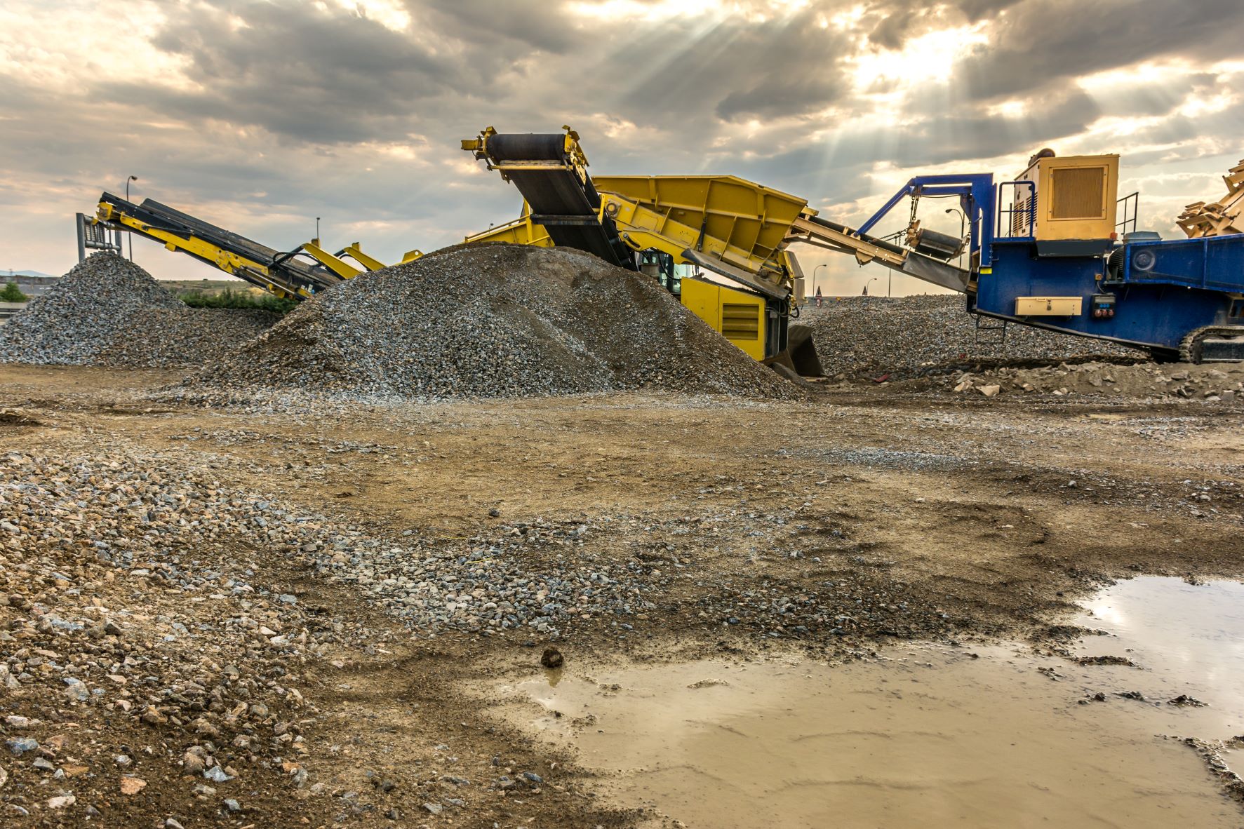 Conveyors vs trucking hauling for heavy construction projects west 