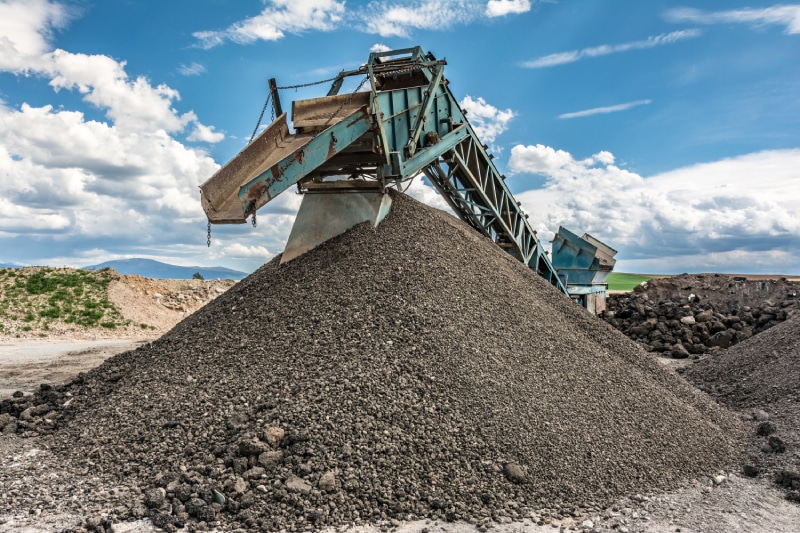 A gravel conveyor